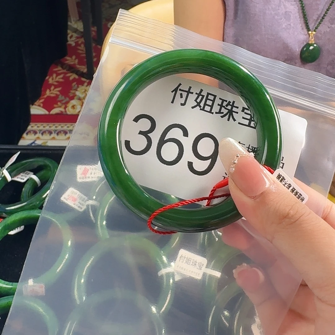 颈饰未镶嵌和田玉手镯56 369