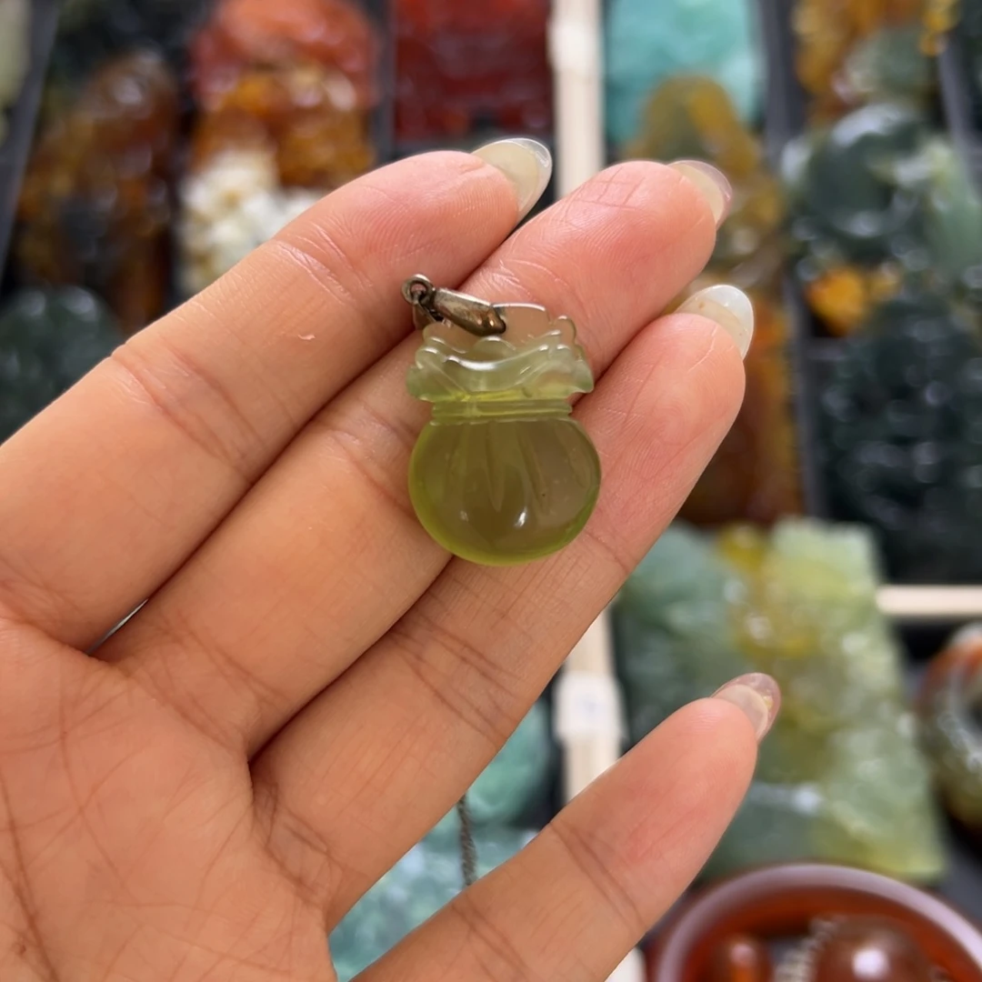 未镶嵌蛇纹石玉颈饰