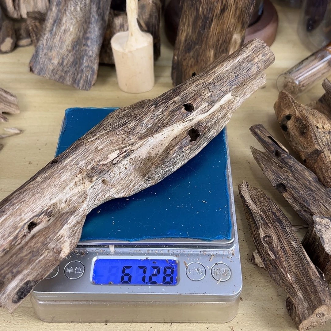 香料绿奇楠虫漏67克透顶绿