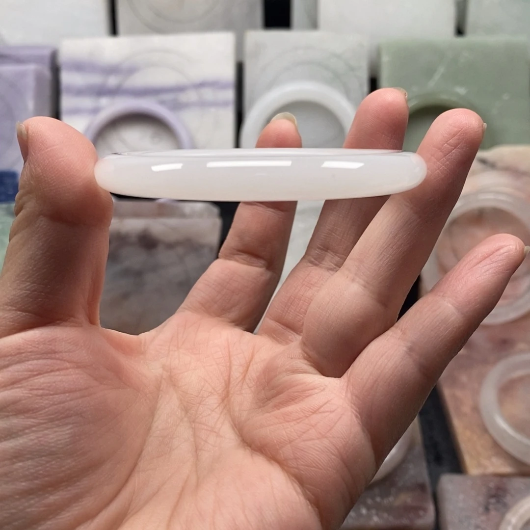 石英质玉未镶嵌手镯57圈口