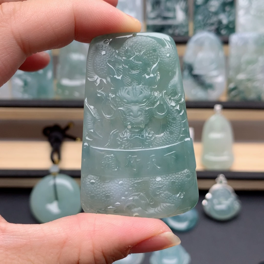 颈饰未镶嵌翡翠龙牌