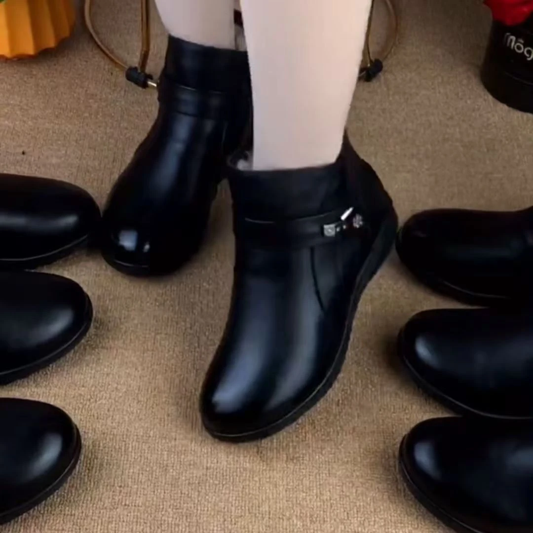 2025冬季新款妈妈雪地靴防滑加绒加厚棉鞋休闲中老年短靴舒适皮靴