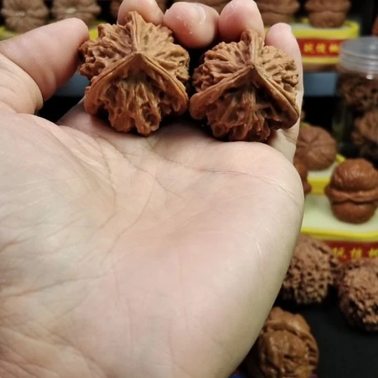 顺***然文玩核桃把件盘山奔