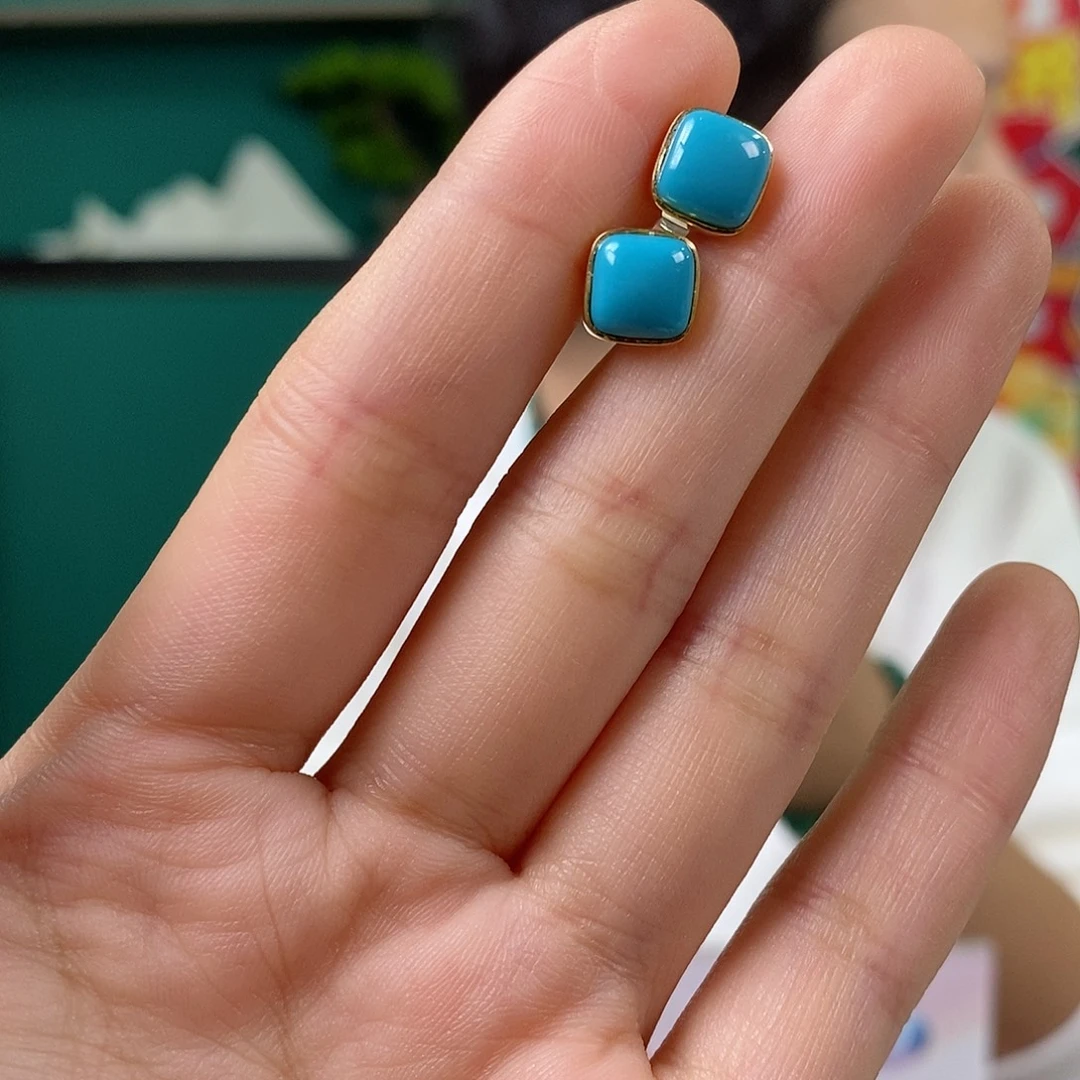 兔***郭绿松石18K金镶嵌珠宝奇石