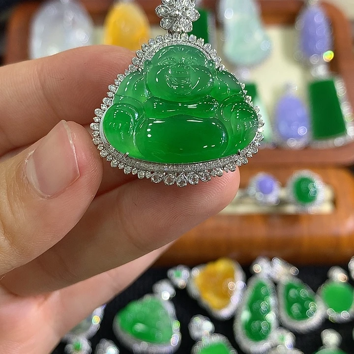 翡翠18K金镶嵌颈饰佛公