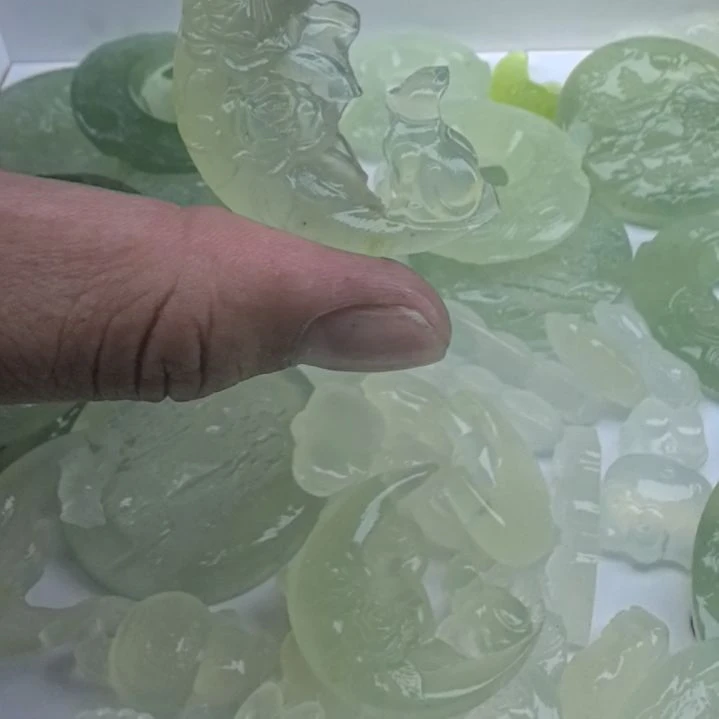 好***喵蛇纹石玉未镶嵌颈饰