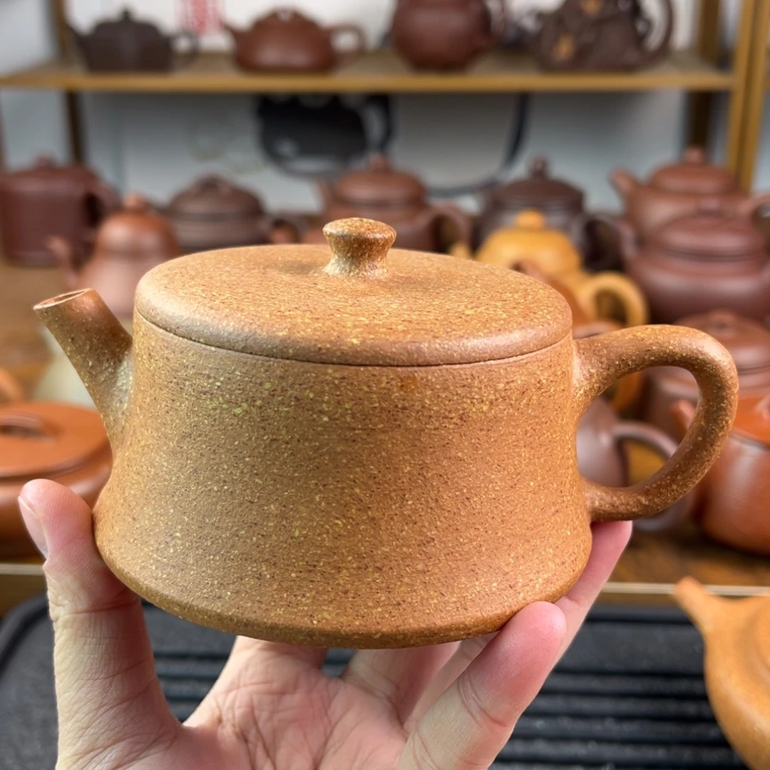 紫砂茶壶手工制作工艺精湛