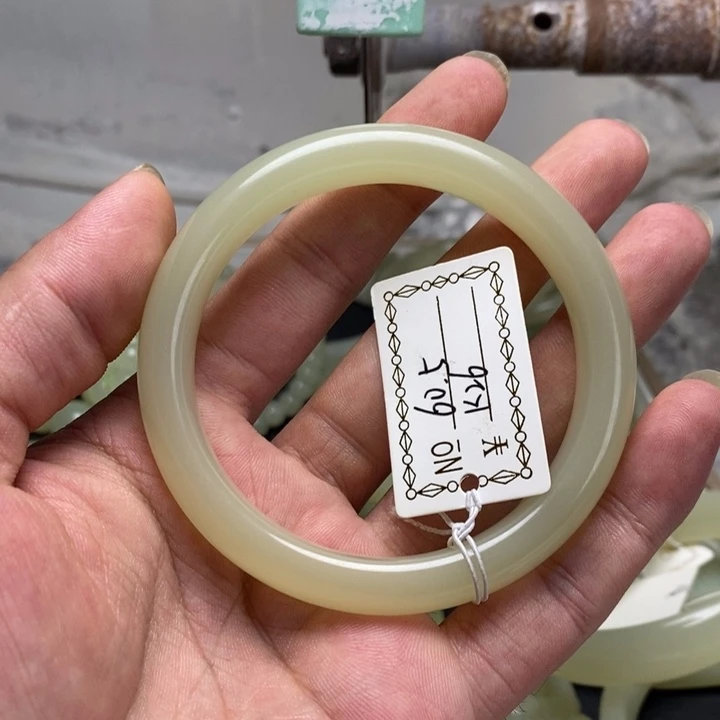 P***V青海各尔木时尚宽版手镯