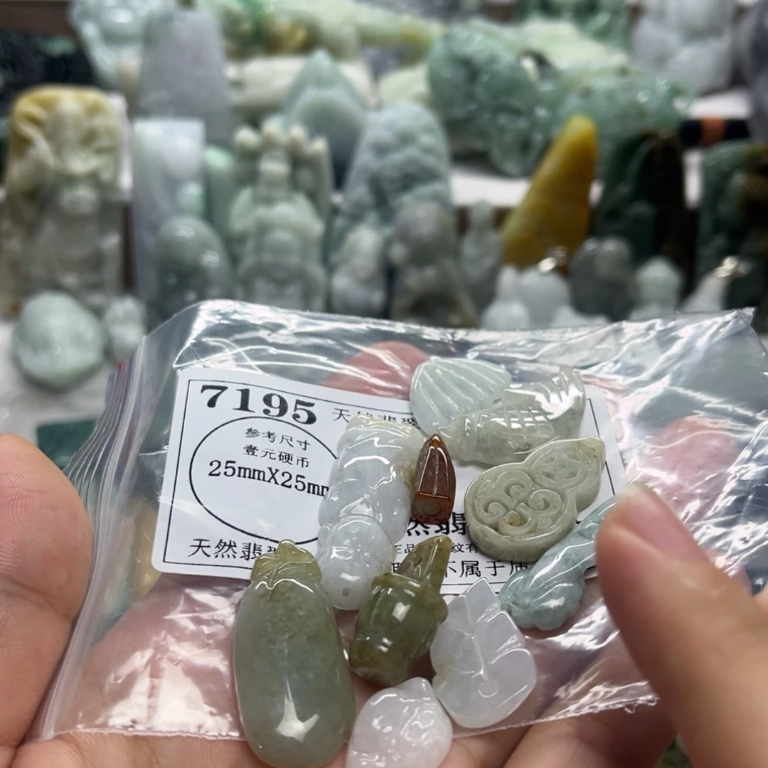 翡翠未镶嵌颈饰7195