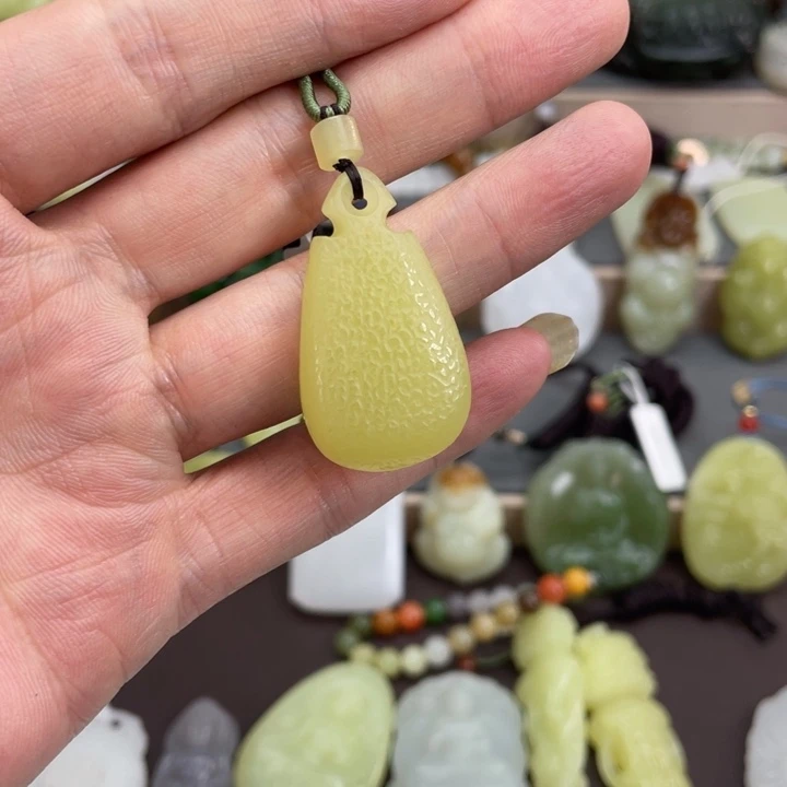 和田玉（糖玉）未镶嵌颈饰