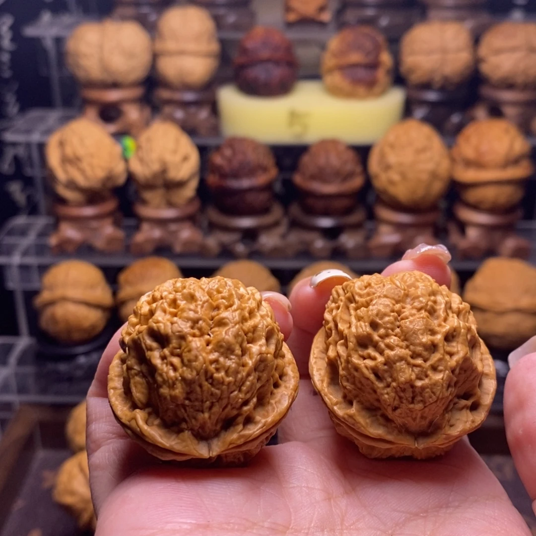 把件文玩核桃Z48麒麟纹绣球35尺