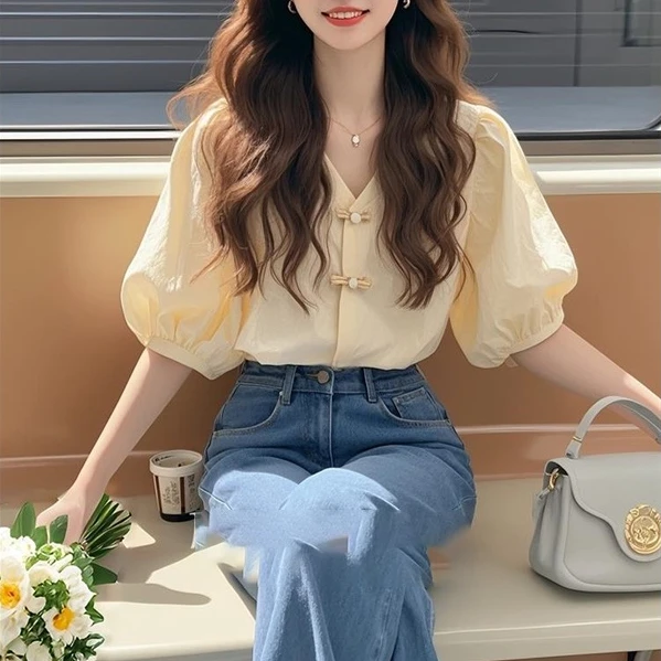 新中式杏黄色短袖衬衫女夏季轻奢高级温柔气质法式泡泡袖盘扣上衣