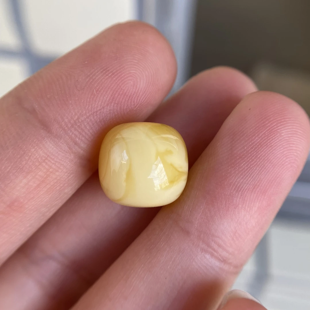 蜜蜡胶皮飘浓蜡老型配饰12.6×11.7mm,各方面够用,保天然无杂裂