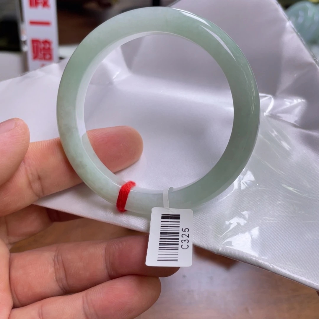 翡翠手镯未镶嵌翡翠手镯