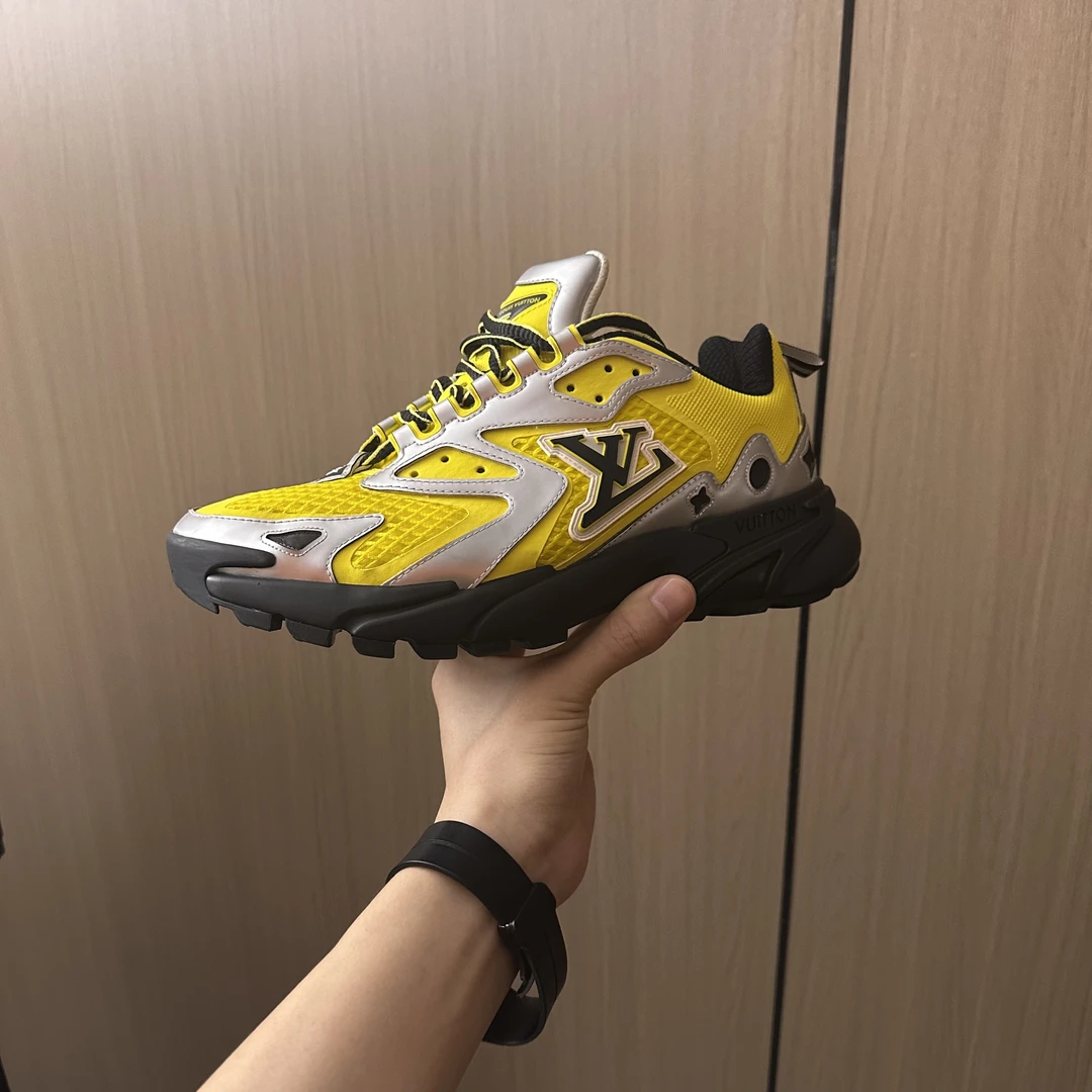 99新 LouisVuitton/路易威登 LV/39码/新款黑黄runner休闲鞋/98新
