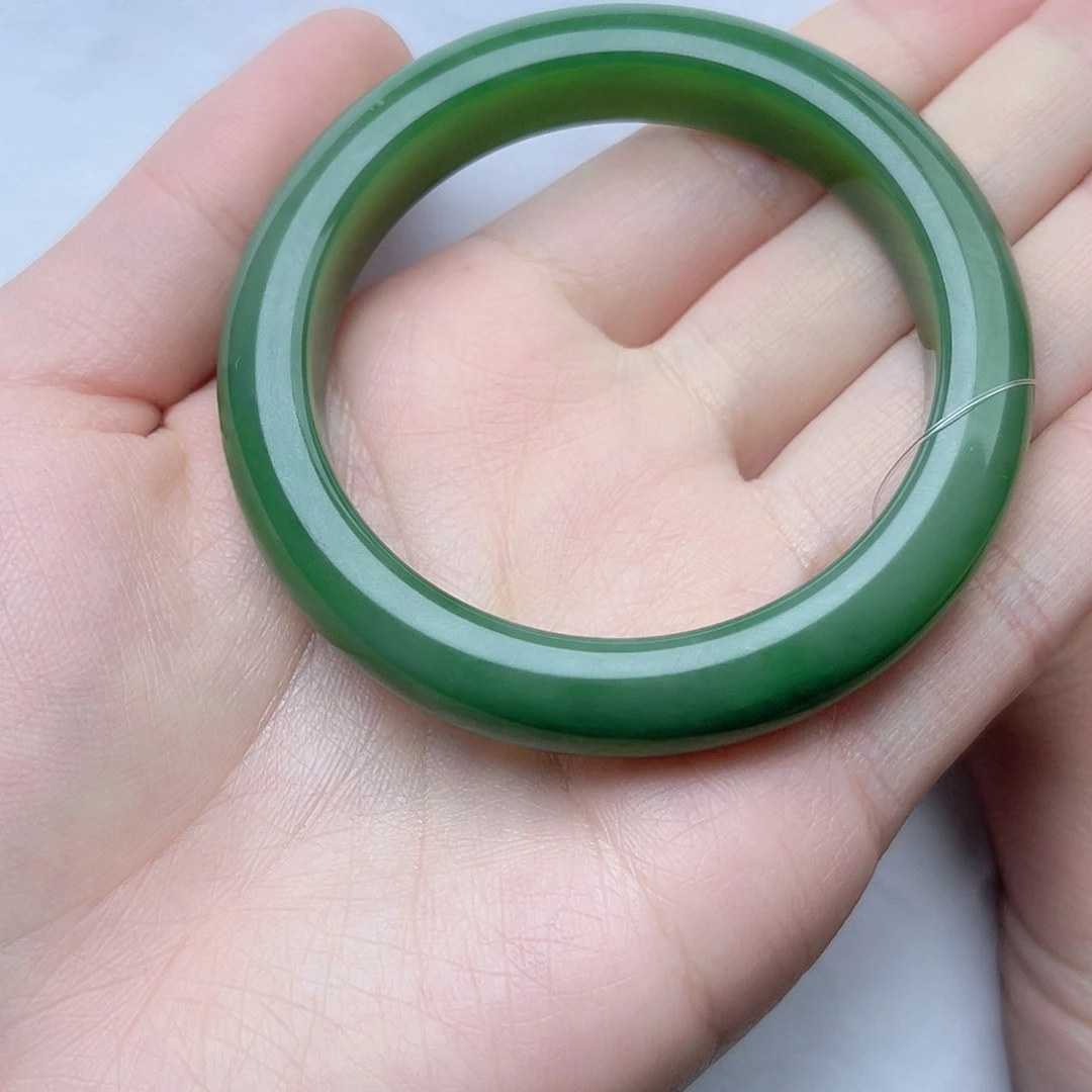 和田玉手镯55圈口。k k未镶嵌