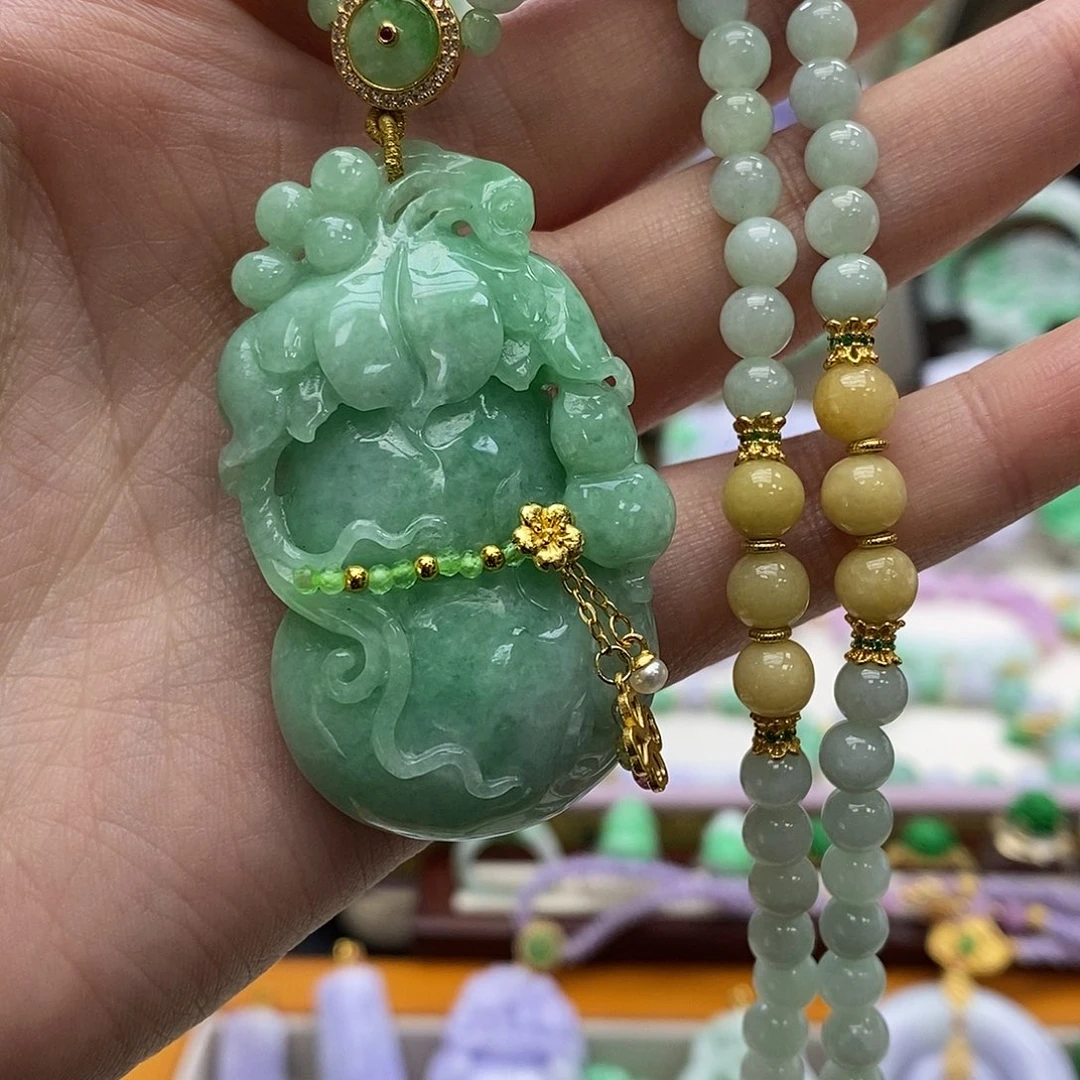 翡翠未镶嵌颈饰吊坠