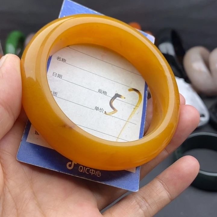 未镶嵌手镯石英质玉