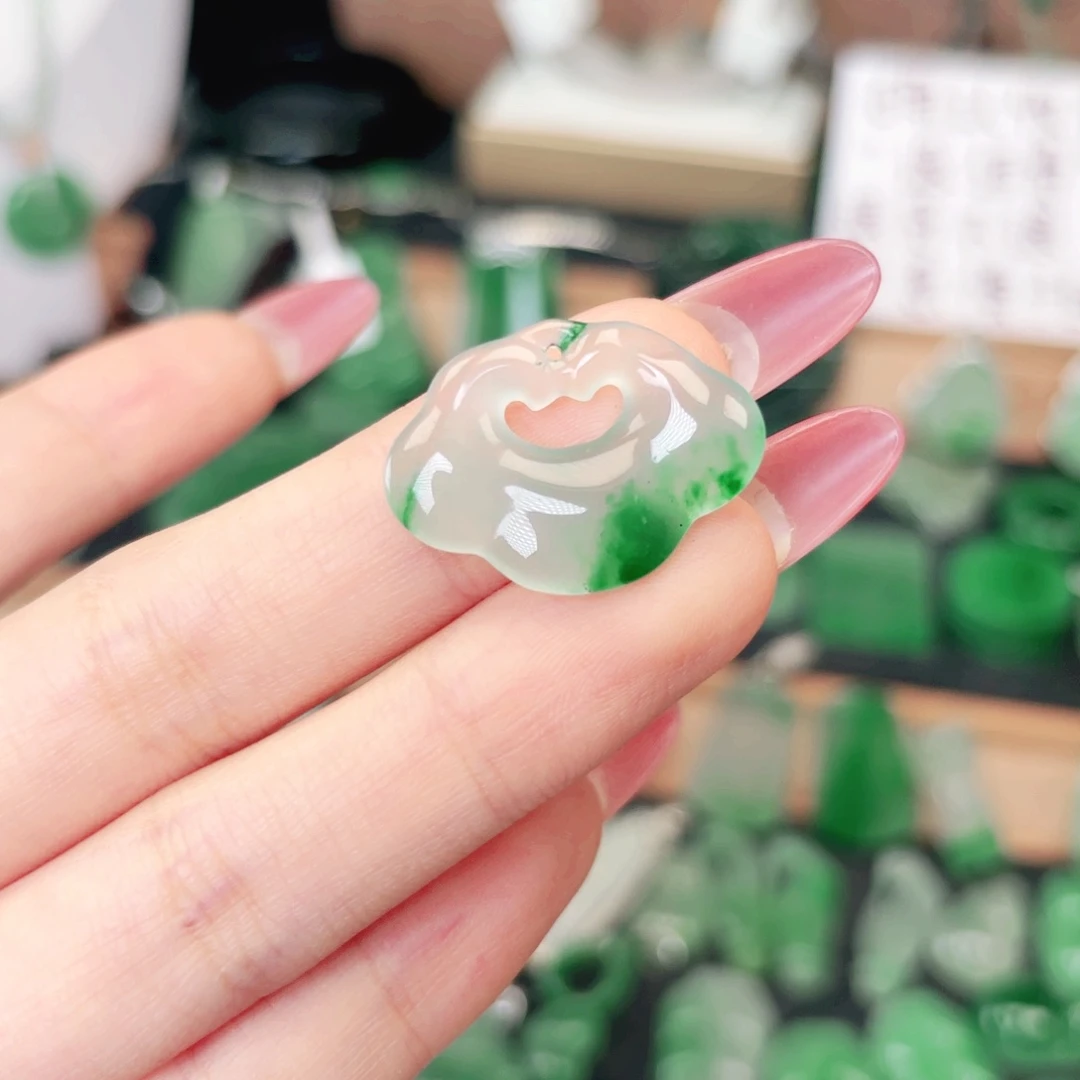 石英质玉（非洲翠）未镶嵌颈饰
