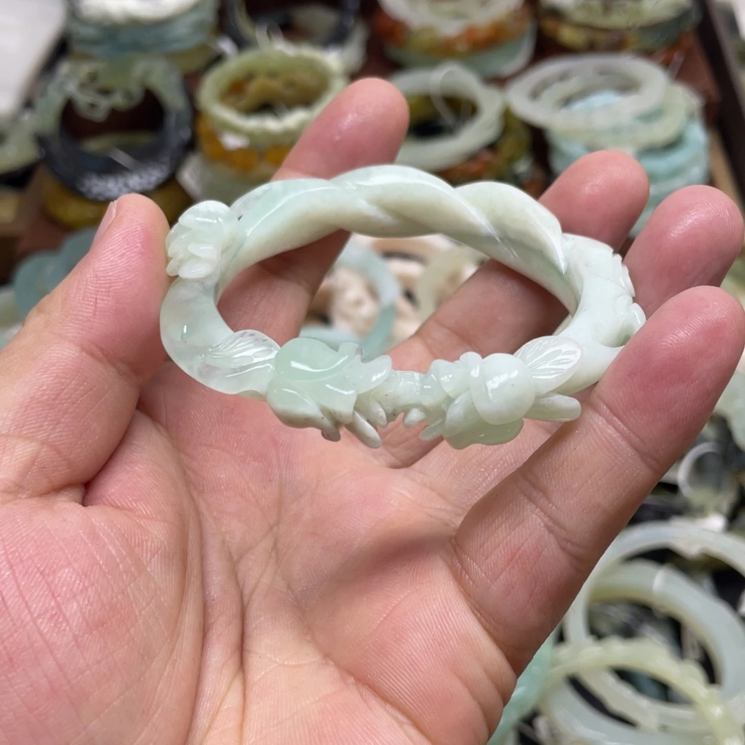 蛇纹石玉未镶嵌手镯