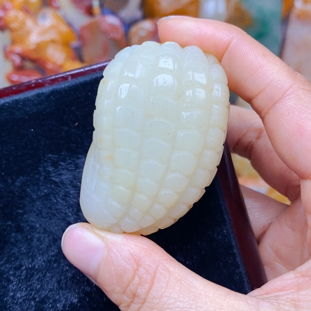 石英质玉（黄龙玉）未镶嵌颈饰