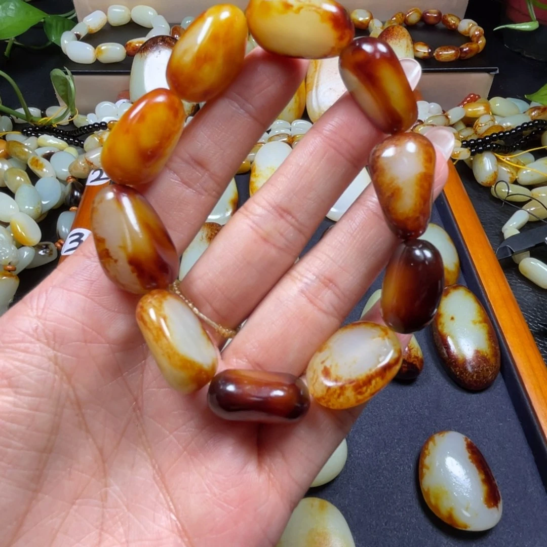 颈饰未镶嵌和田玉中**王