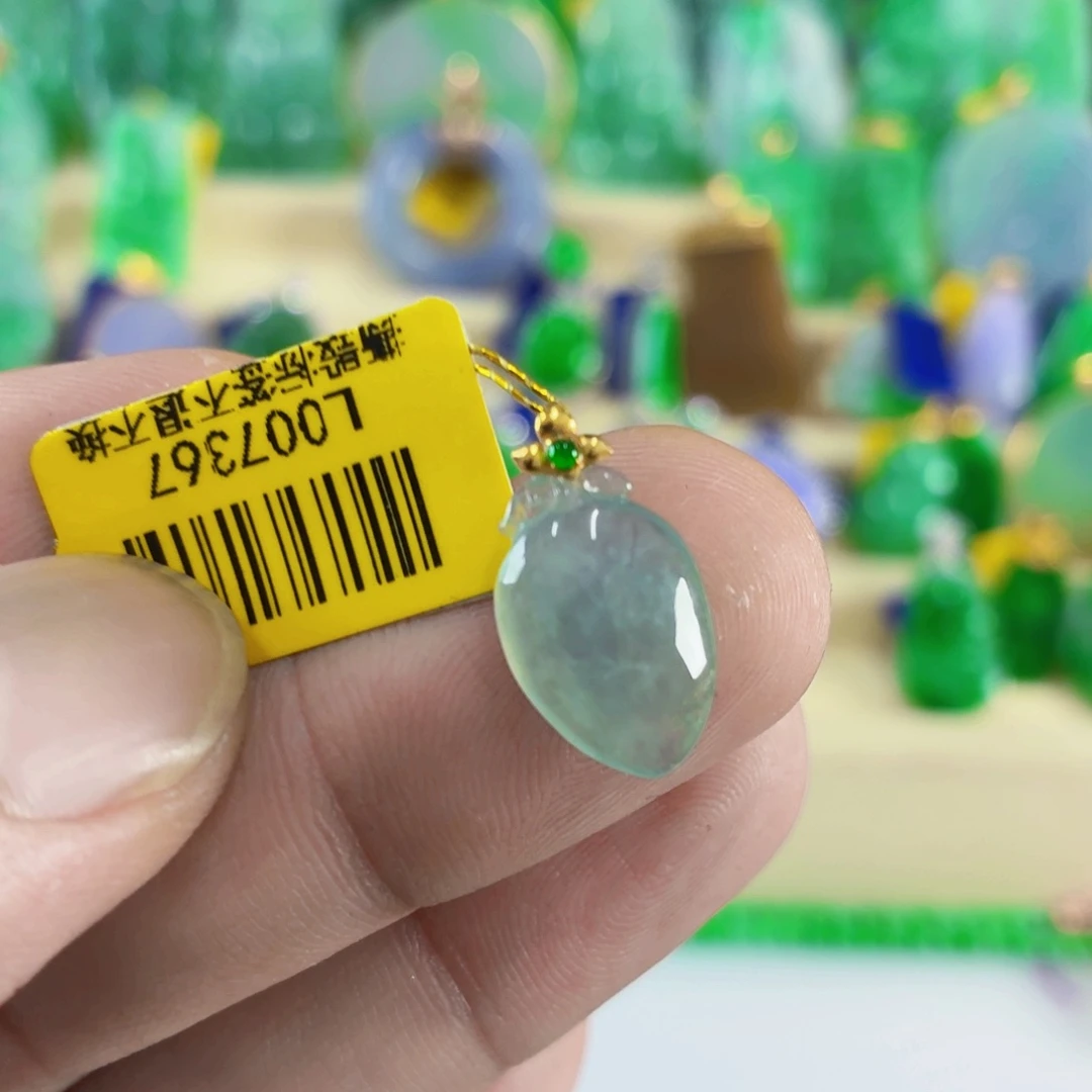 翡翠18K金镶嵌颈饰翡翠