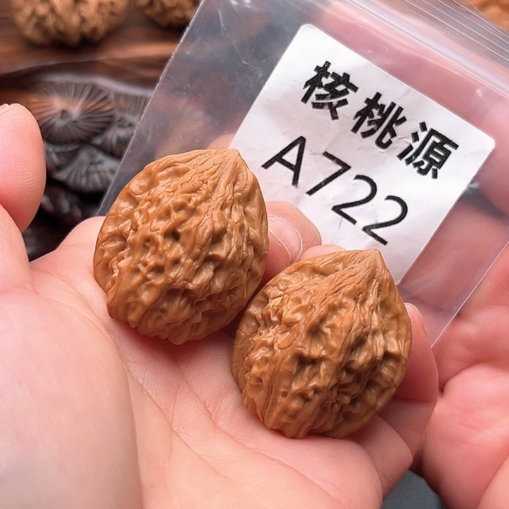 吊坠文玩核桃赤龙鸡心31+