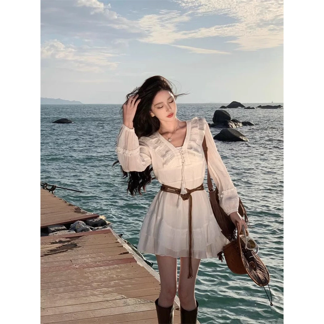 2025春秋新款旅游穿搭白色长袖连衣裙女小个子短裙子