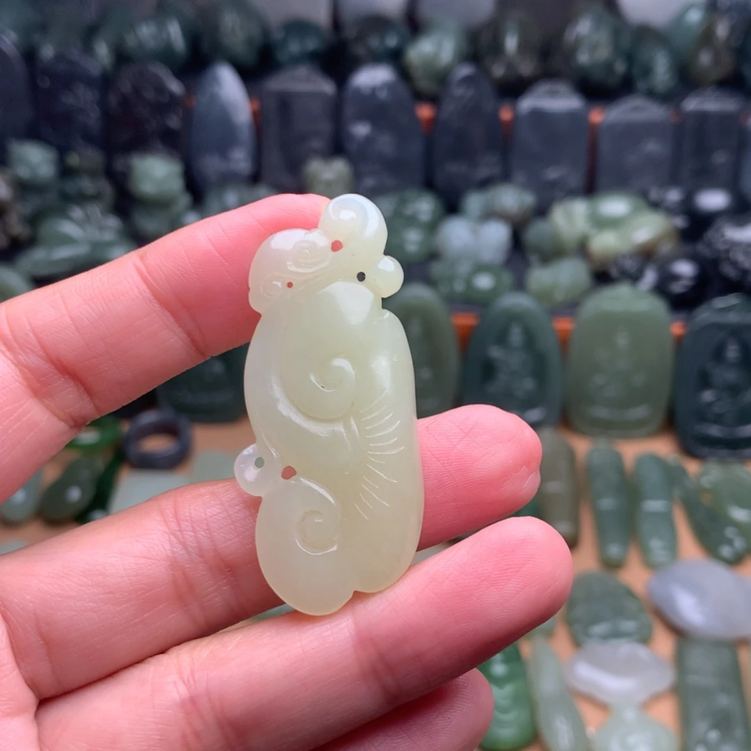 起***和田玉未镶嵌颈饰
