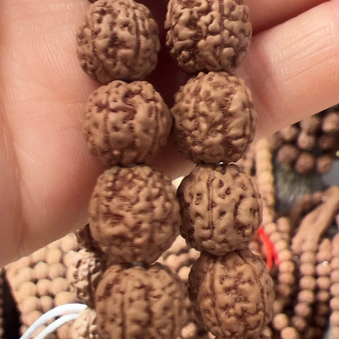 、***凯金刚菩提吊坠龙，一条保手持