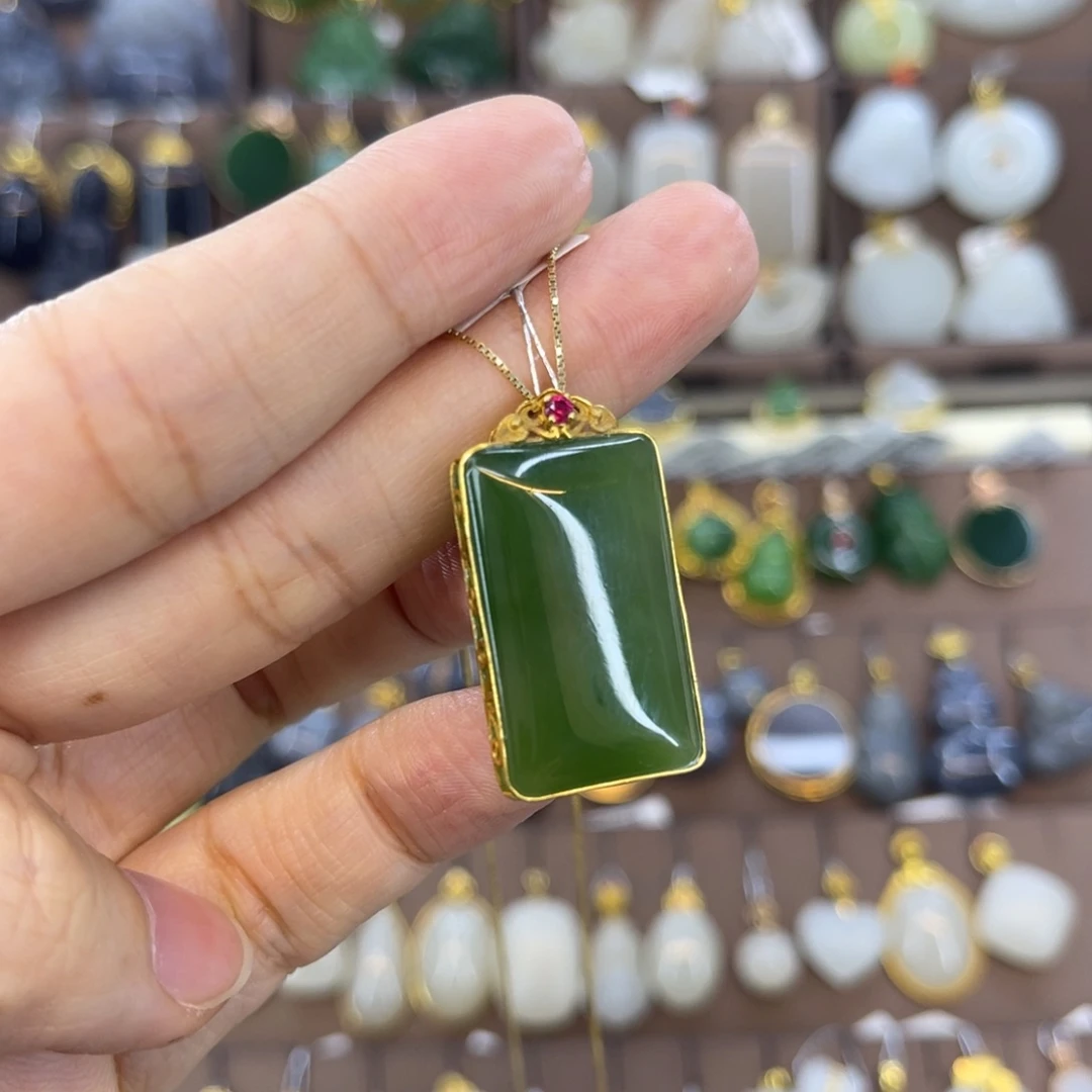 和田玉18K金镶嵌吊坠(赠链)