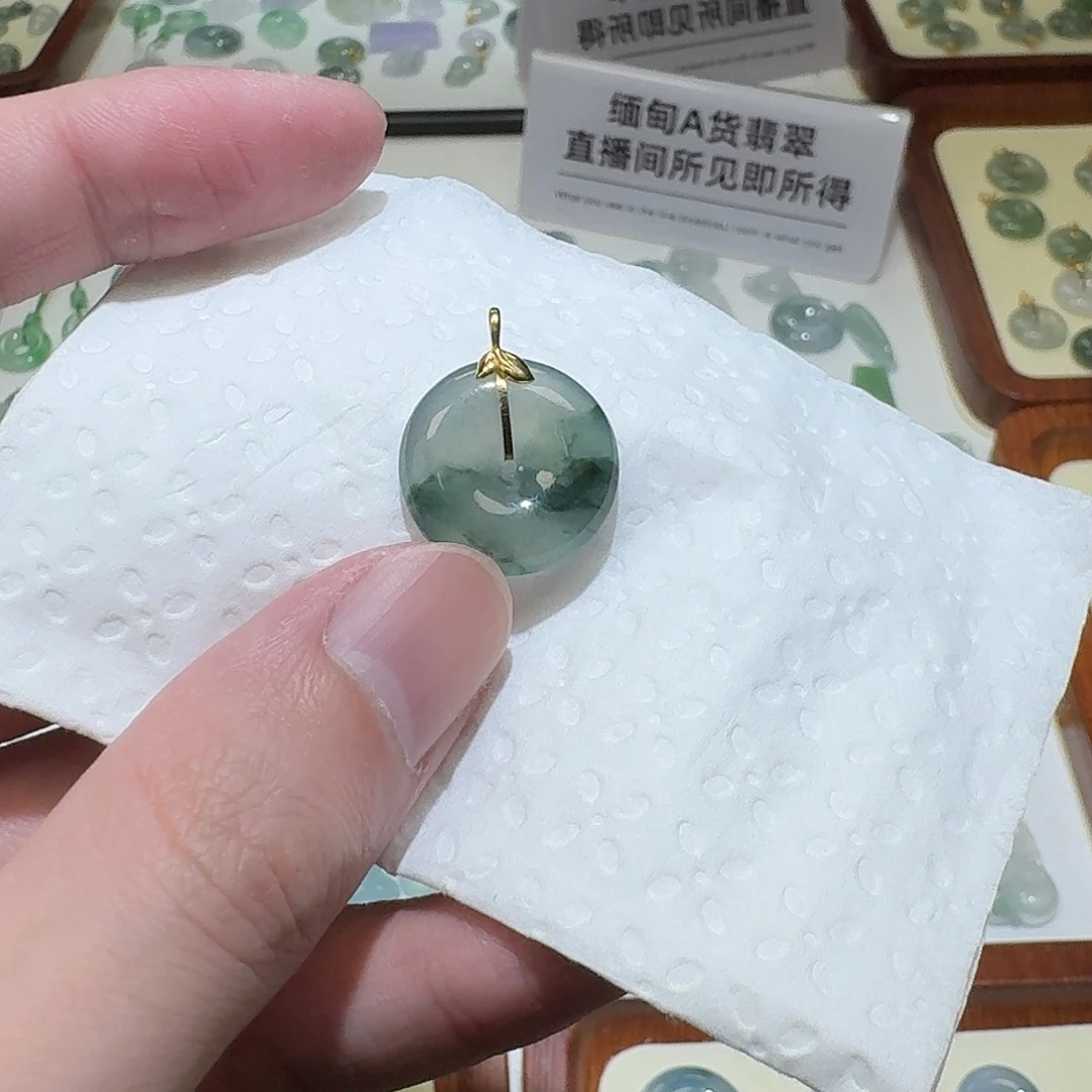 颈饰18K金镶嵌翡翠飘花扣子