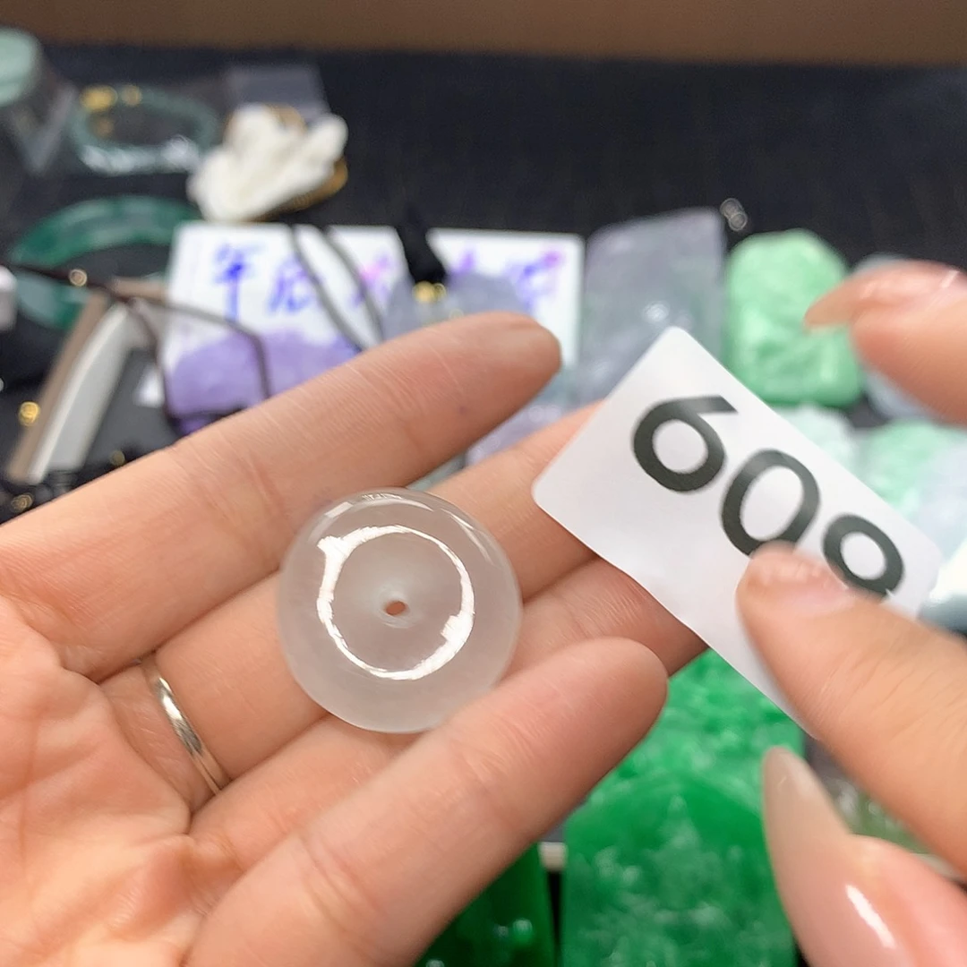 翡翠颈饰未镶嵌在