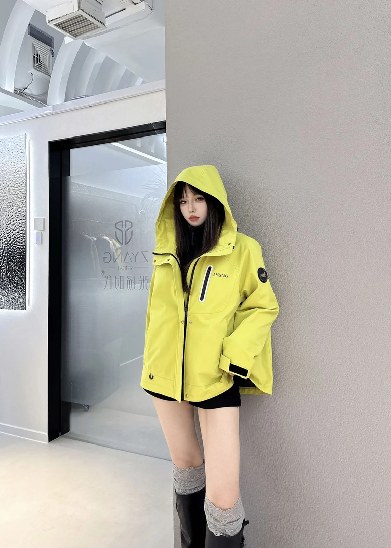 6092#冲锋衣运动风外套秋季女透气短外套休闲情侣连帽外套
