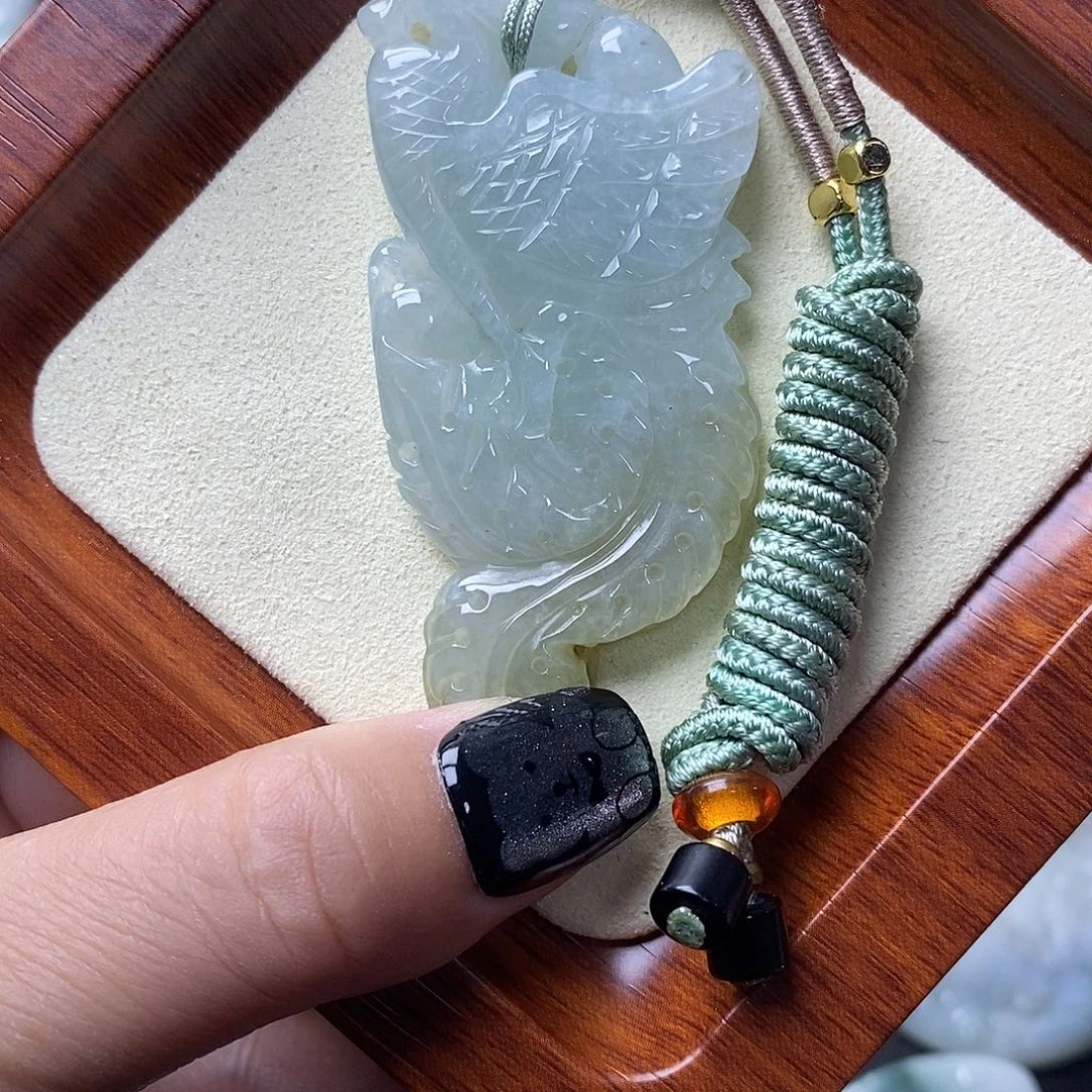 翡翠未镶嵌颈饰凤凰牌子