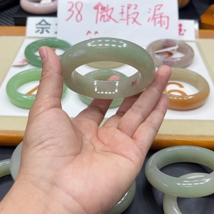 未镶嵌手镯石英质玉俞*