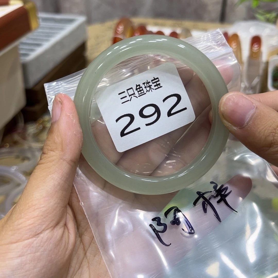 阿***梓石英质玉手镯未镶嵌