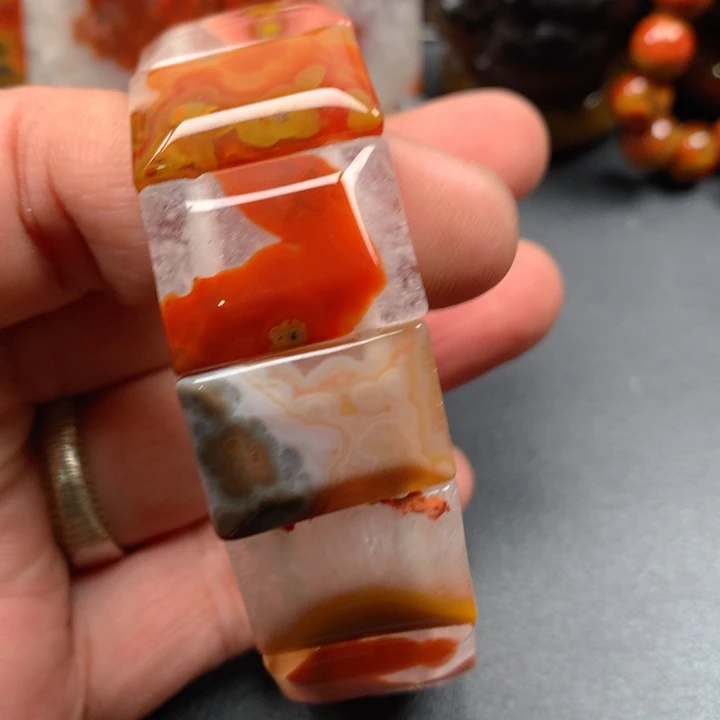 玛瑙/玉髓颈饰未镶嵌天**子