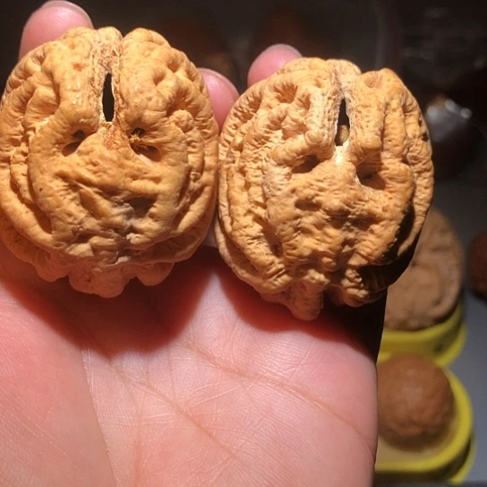 文玩核桃把件微瑕色差乾坤鬼脸