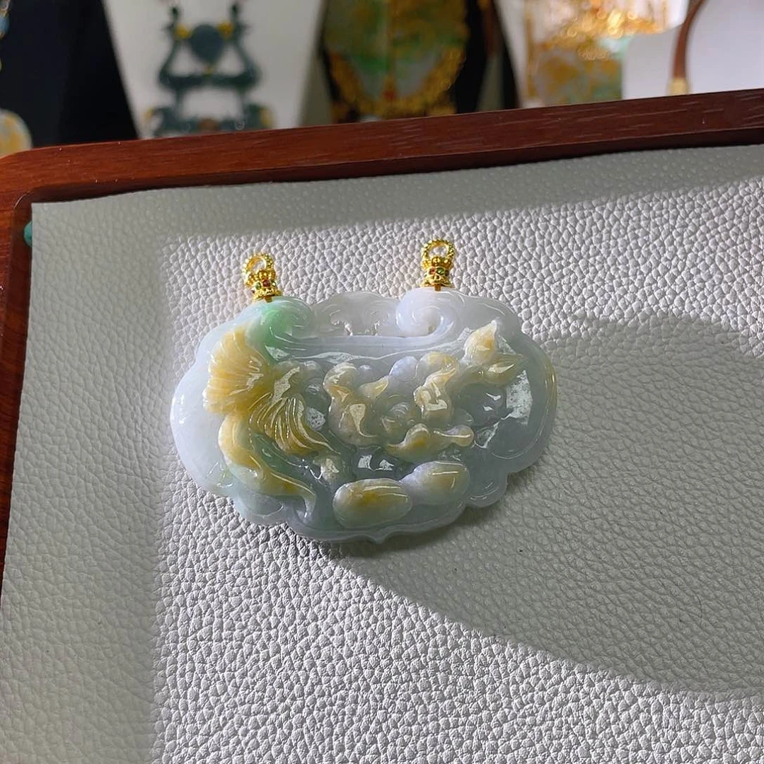 翡翠未镶嵌颈饰凤锁