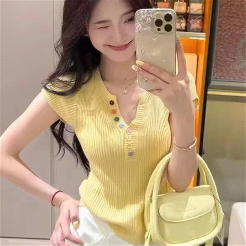 2025夏季新款韩版时尚百搭显瘦针织衫女彩色扣设计感小众短袖上衣