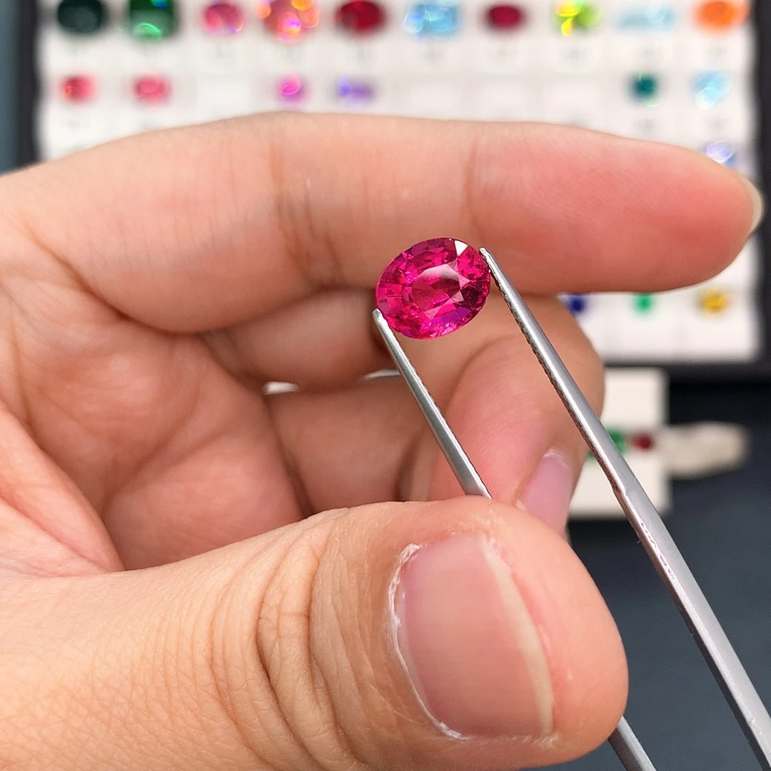 碧玺1.94克拉火龙果色卢比来未镶嵌