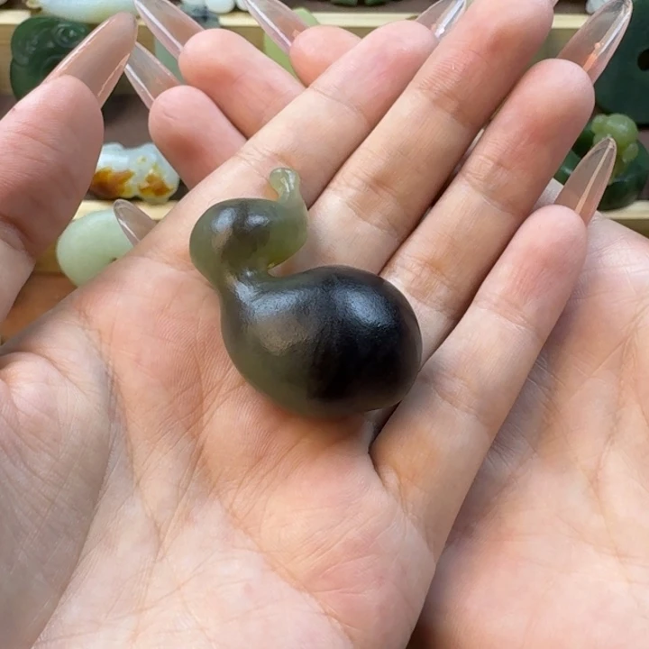 摧***竹和田玉未镶嵌颈饰