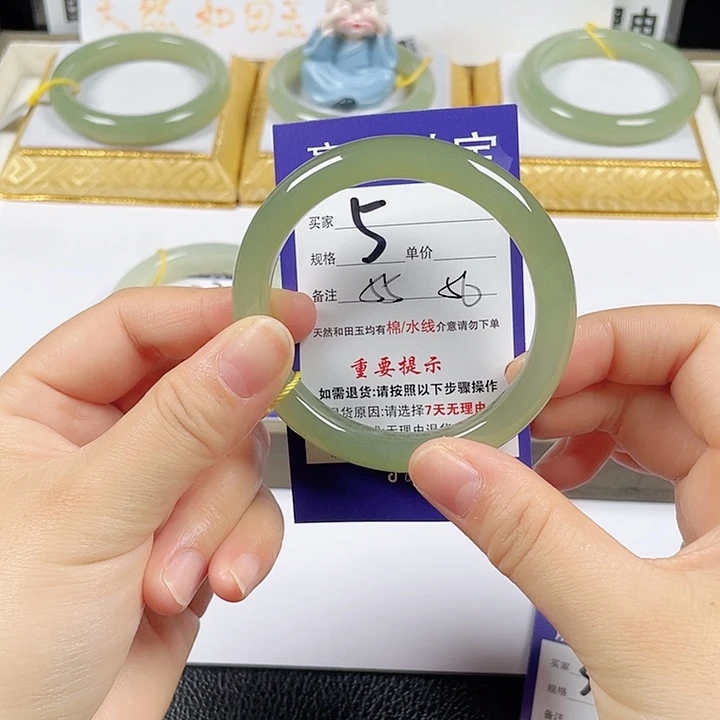 和田玉未镶嵌手镯