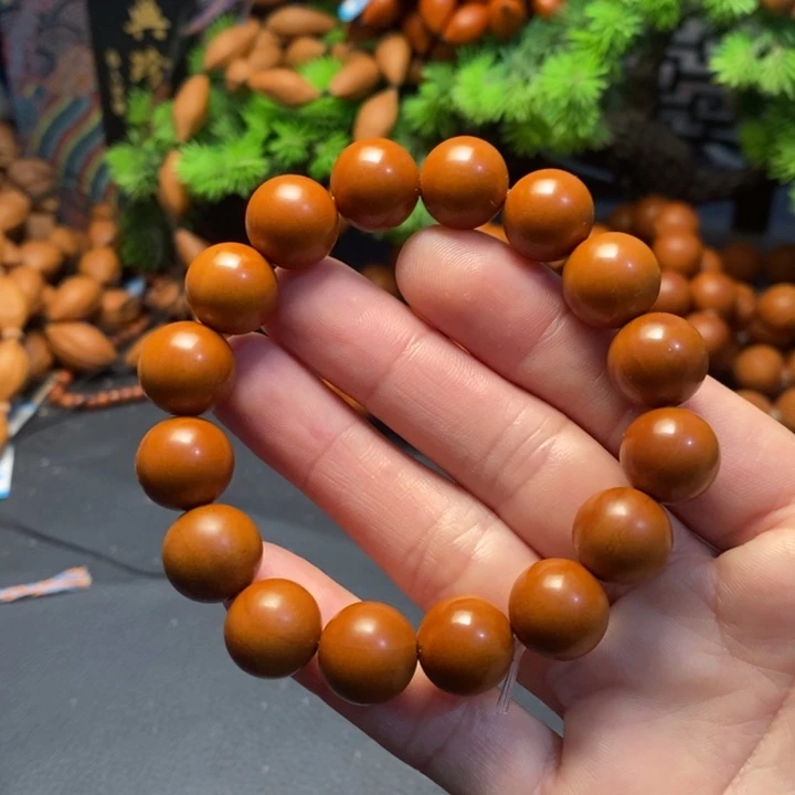 手串橄榄核1.3微瑕光珠