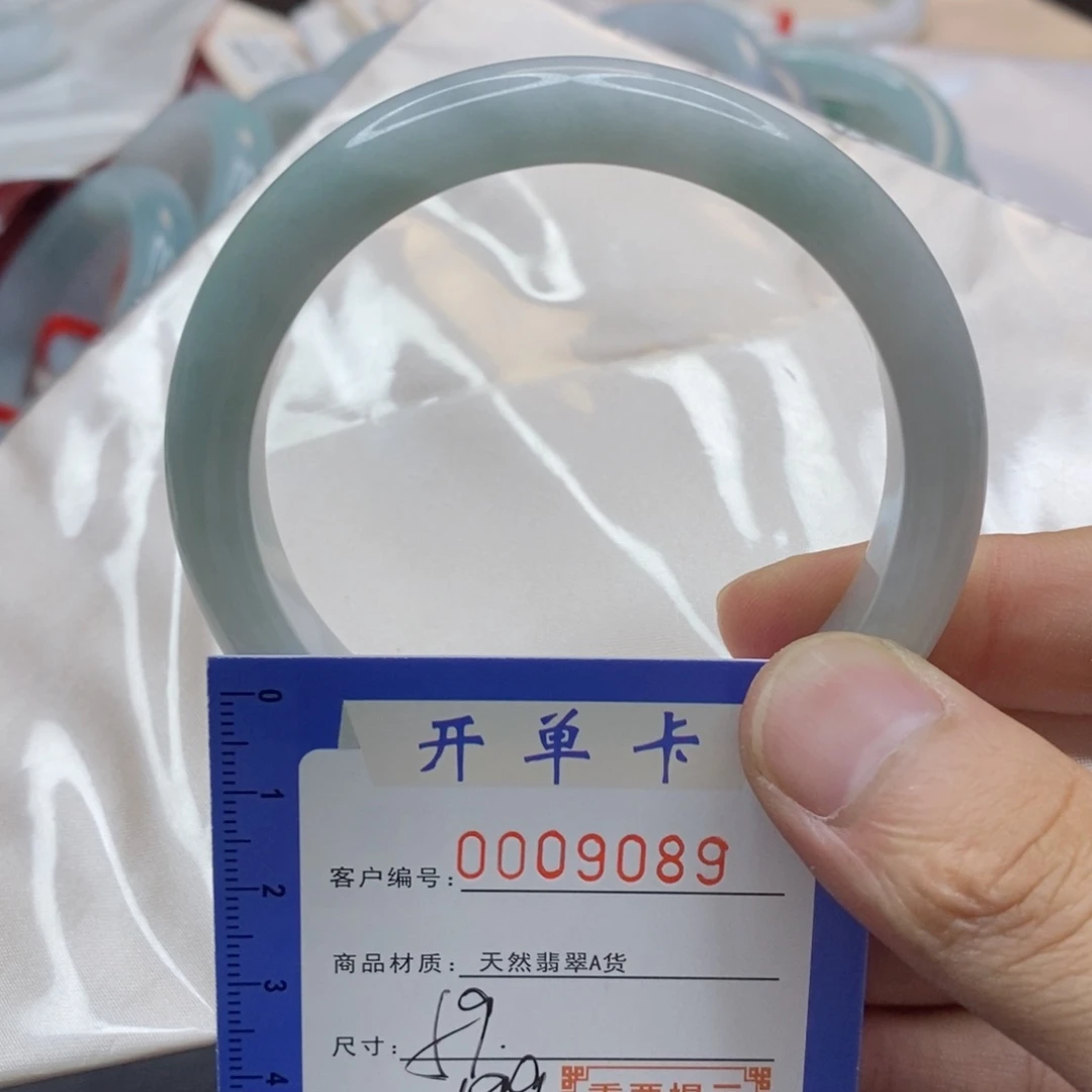 翡翠手镯未镶嵌翡翠