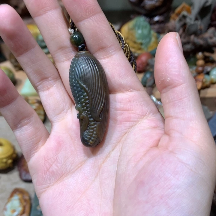 未镶嵌岫岩河磨玉（透闪石质玉）挂件