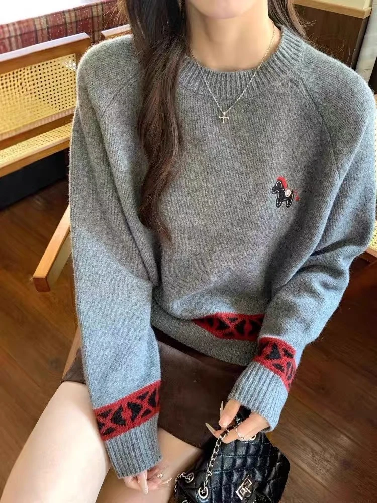冬季新款女小马刺绣羊毛针织衫韩版氛围感圆领毛衣