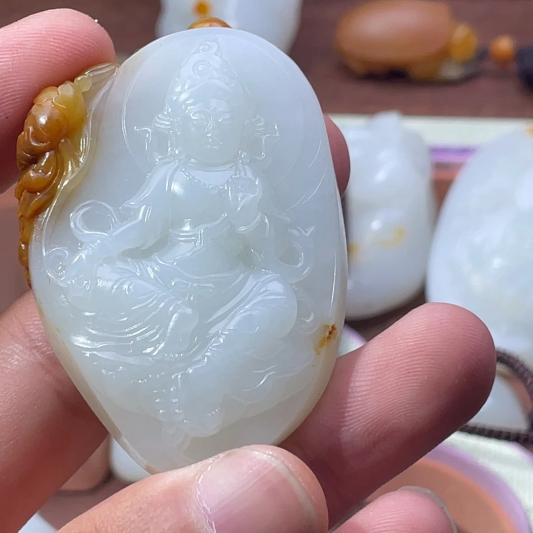 颈饰未镶嵌和田玉（糖玉）